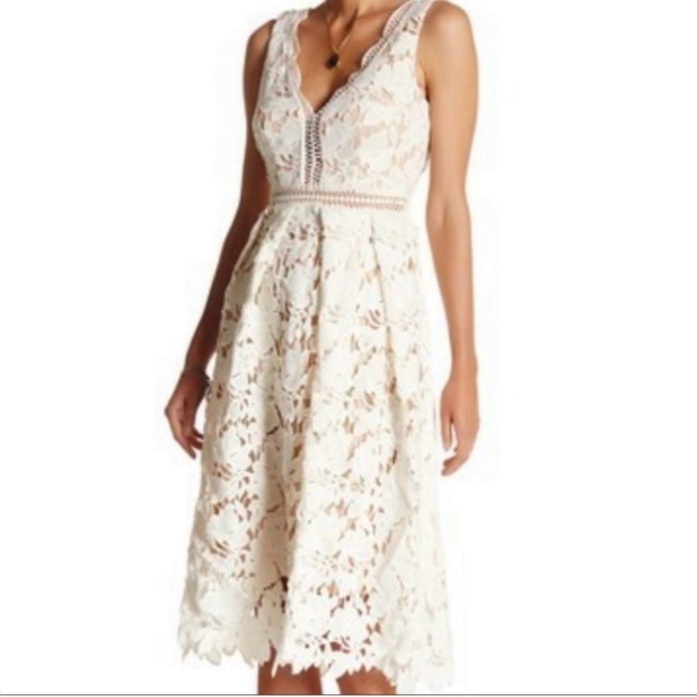 Romeo & Juliet Couture Cream Lace Double-V Midi Dress - Small